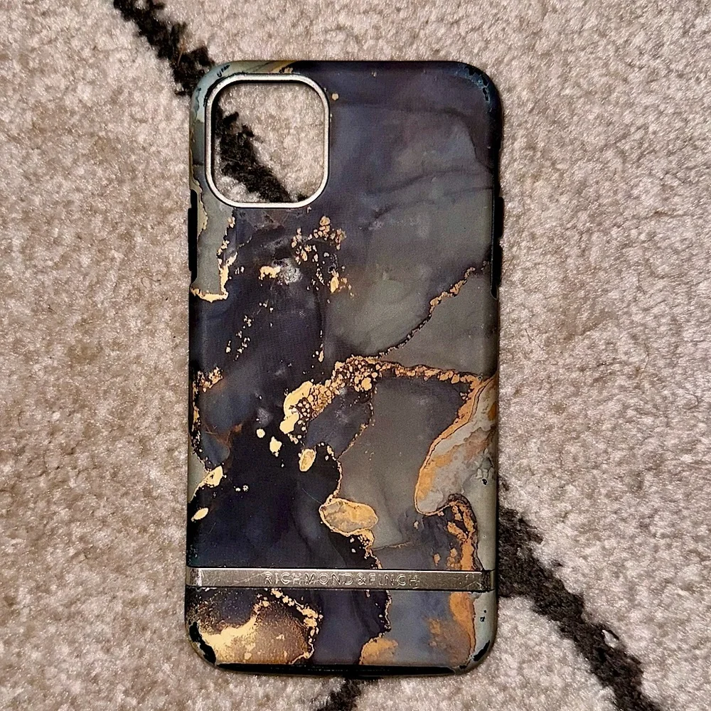 RICHMOND & FINCH iPhone 11 Pro Max Case MARBLE GOLD BEADS